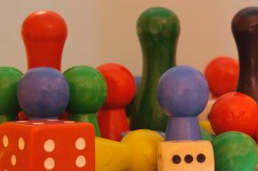 Spielfiguren & Würfel